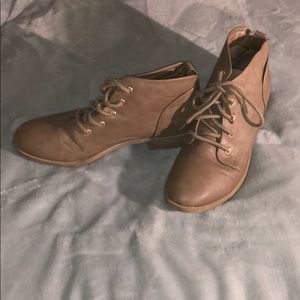 Candie’s size 9 1/2